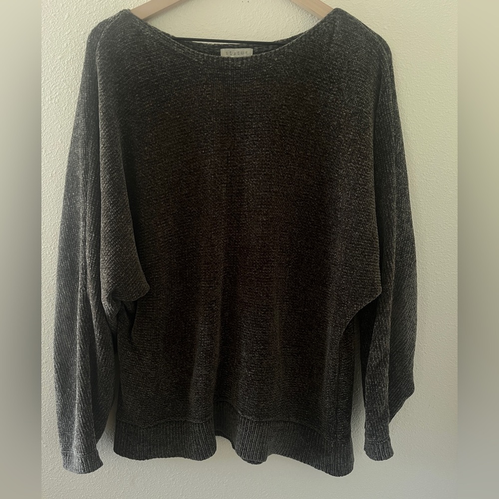 Status by Chenault Dark Gray & Green Dolman Style Sweater